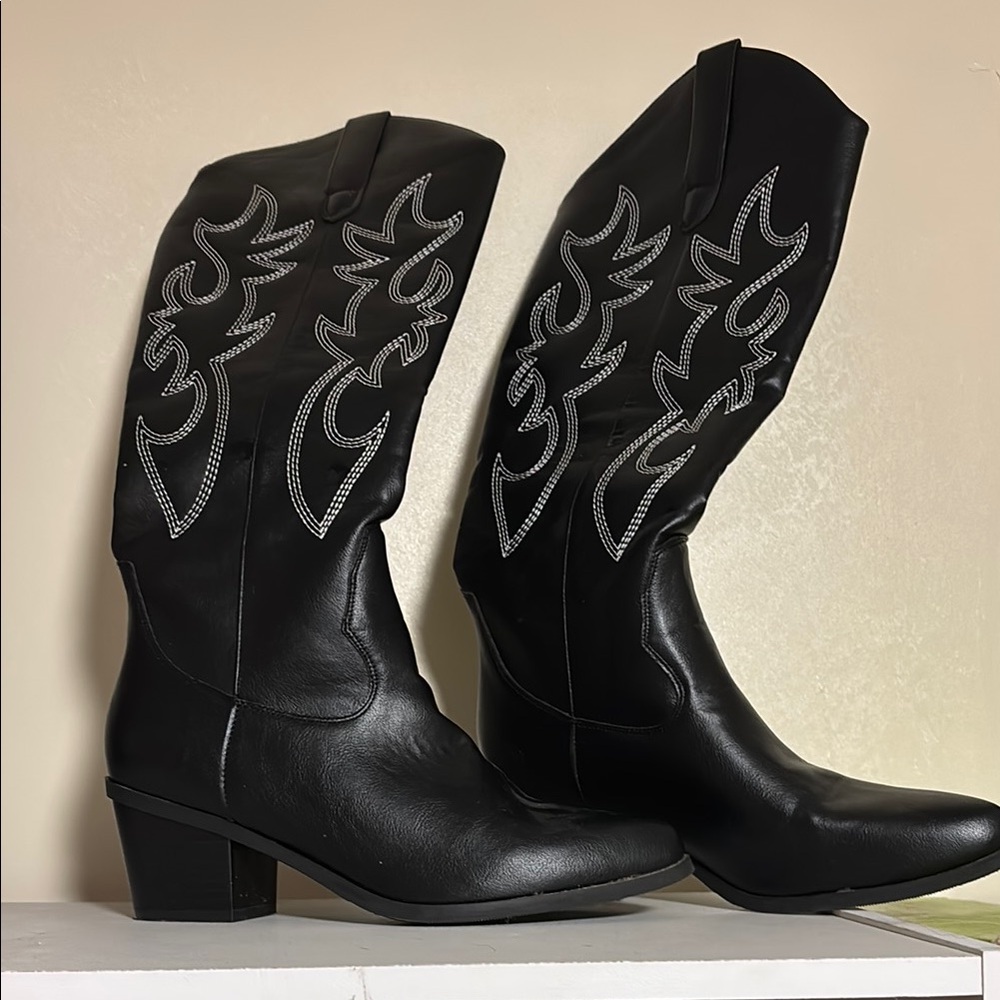 Black Western Embroidered Women's cowboy Boots
